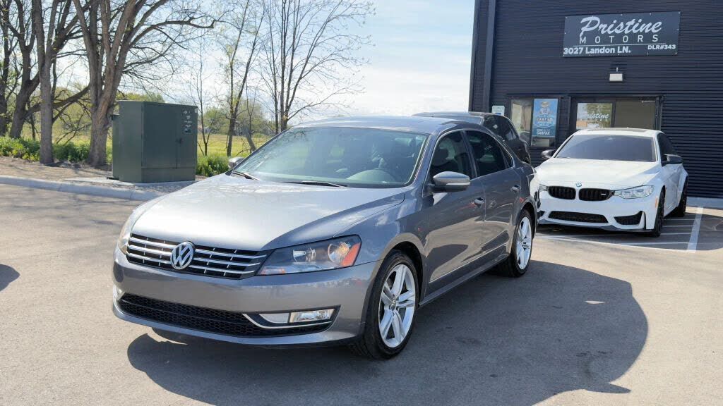 2013 VOLKSWAGEN Passat