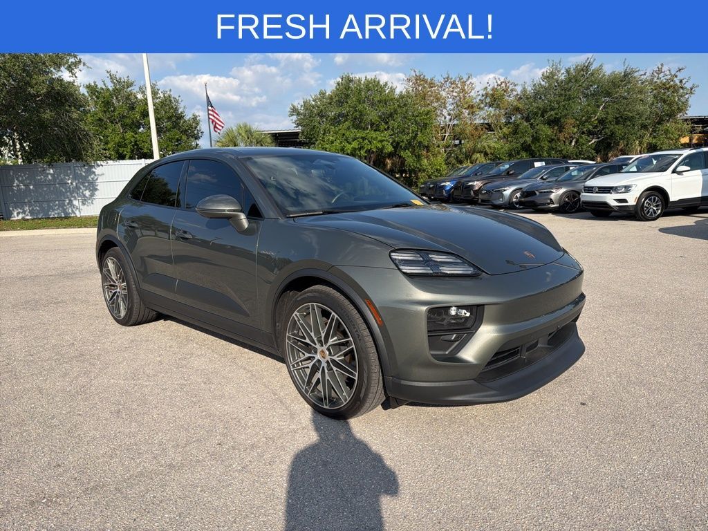 2025 PORSCHE Macan