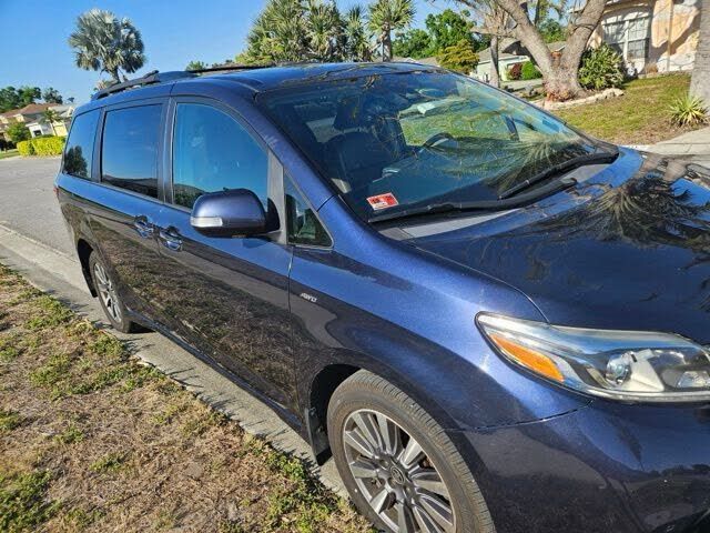 2020 TOYOTA Sienna