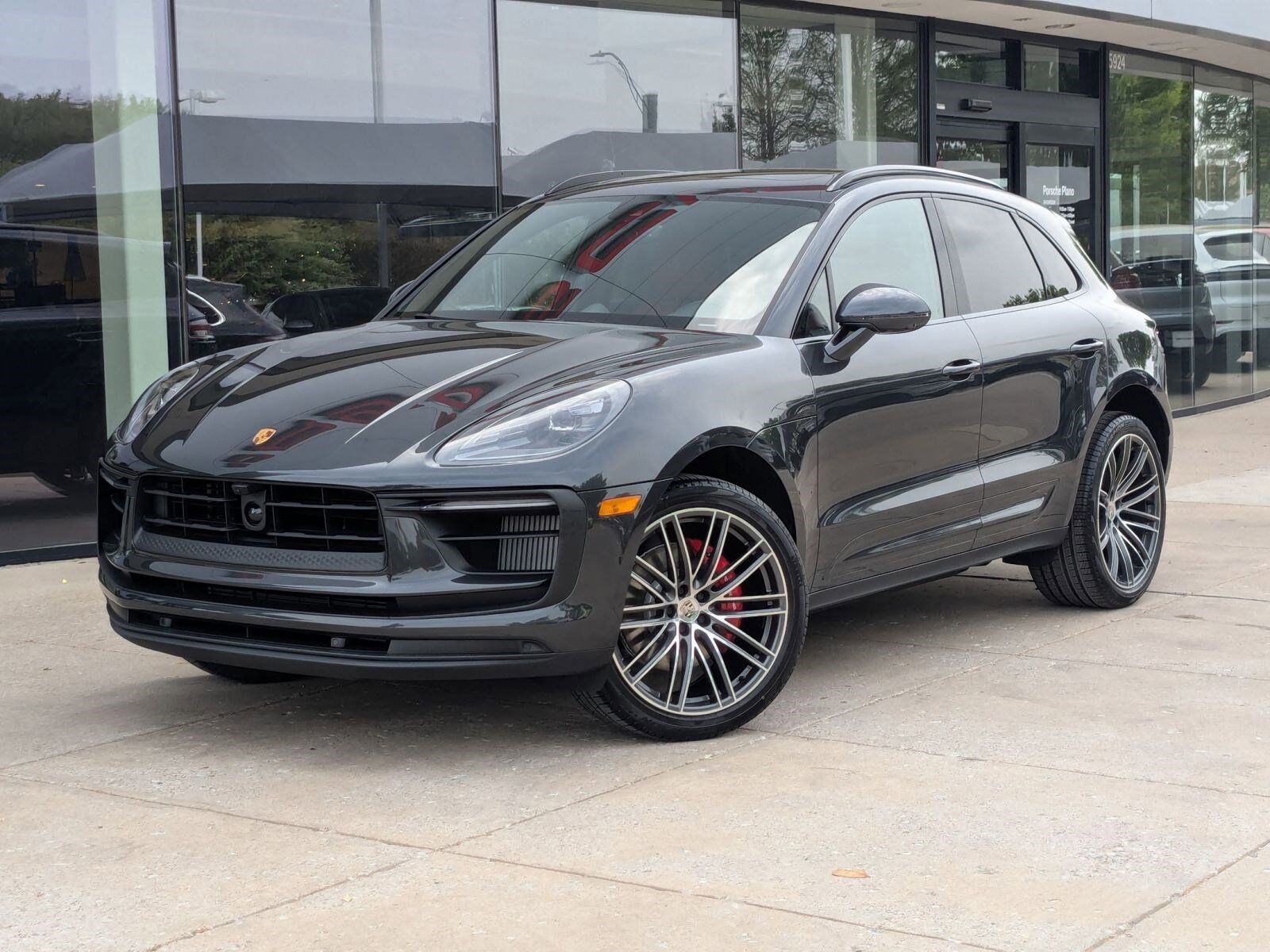 2026 PORSCHE Macan