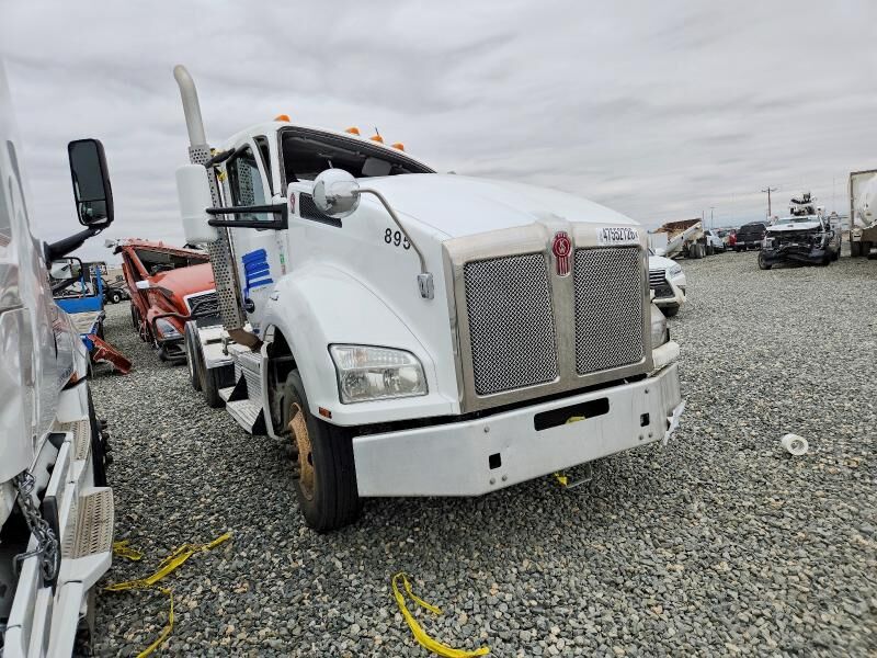 2019 KENWORTH T880