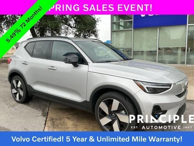 2024 VOLVO XC40