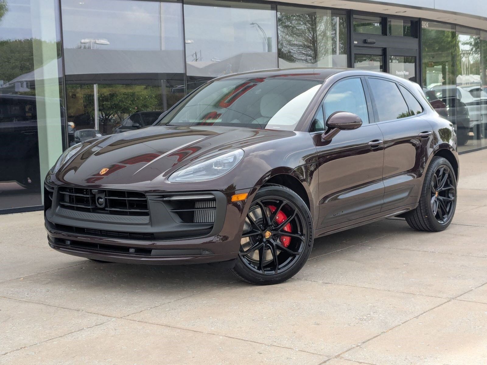 2026 PORSCHE Macan
