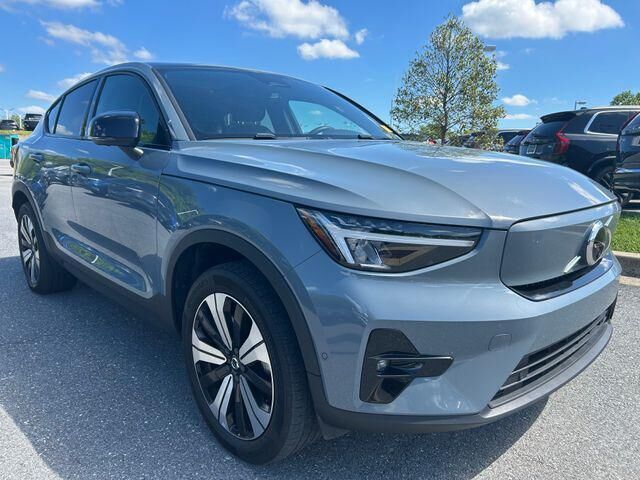 2023 VOLVO C40
