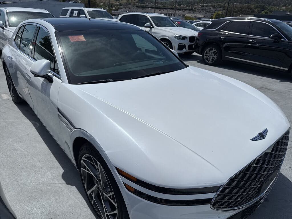 2023 GENESIS G90