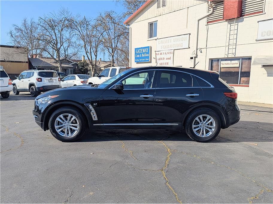 2017 INFINITI QX70