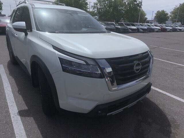 2022 NISSAN Pathfinder