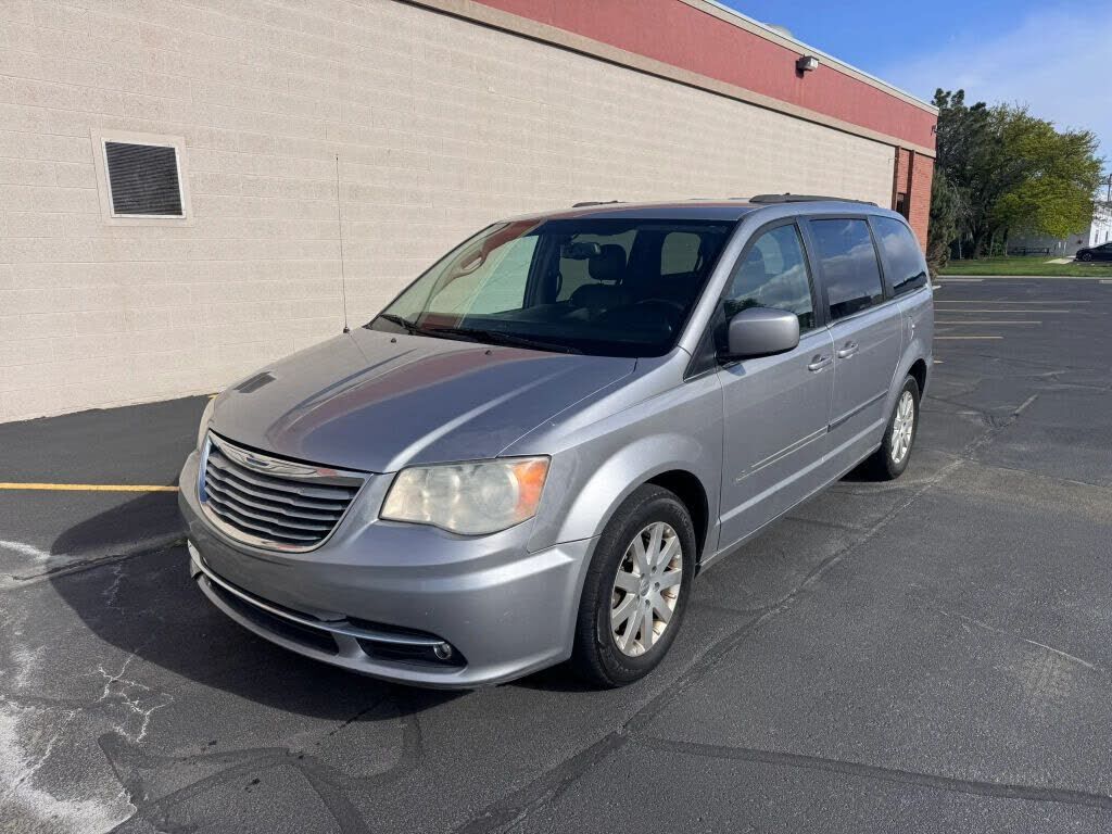 2014 CHRYSLER Town and Country