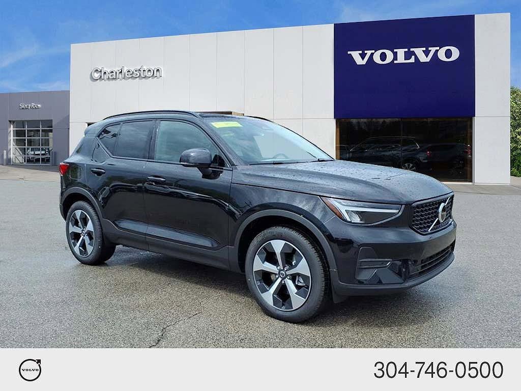 2026 VOLVO XC40
