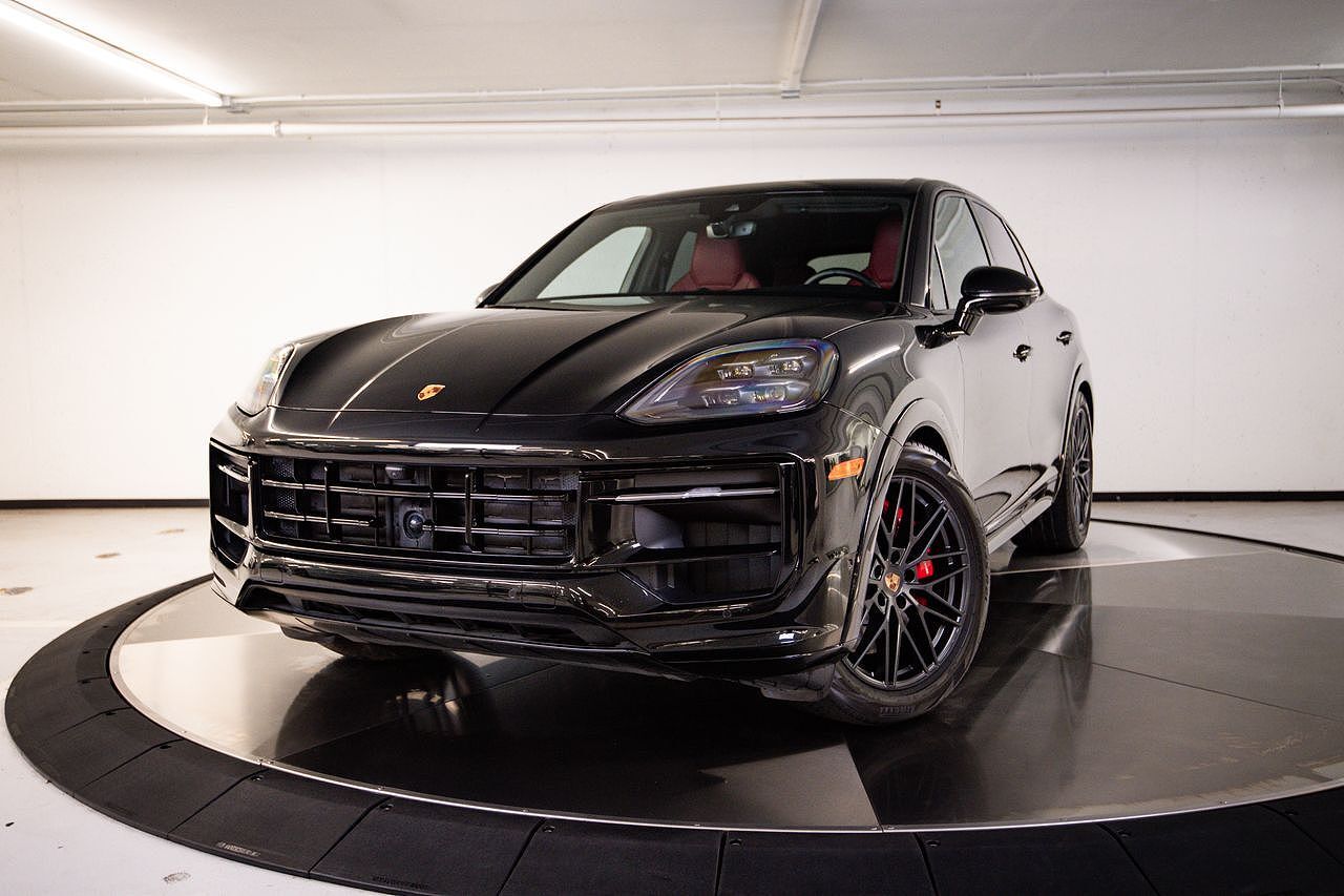 2025 PORSCHE Cayenne