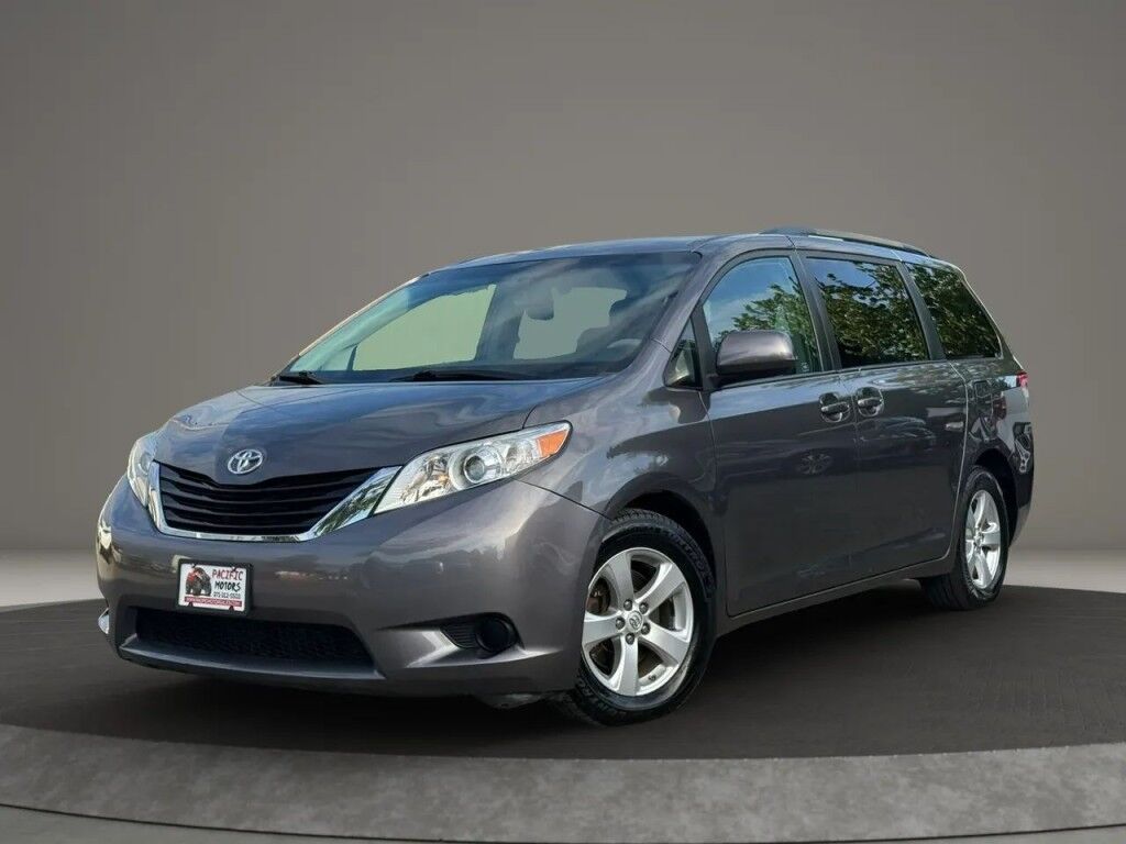 2013 TOYOTA Sienna