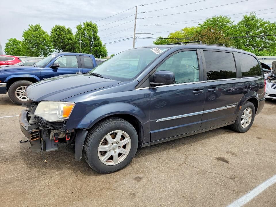 2013 CHRYSLER Town and Country