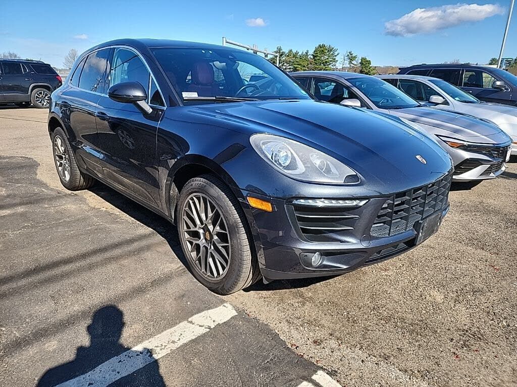2017 PORSCHE Macan