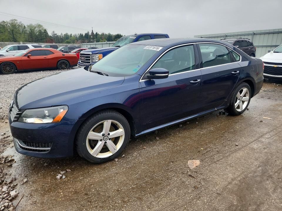 2013 VOLKSWAGEN Passat