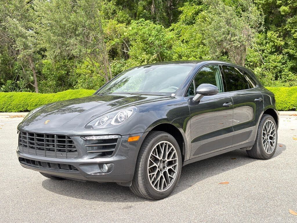 2017 PORSCHE Macan