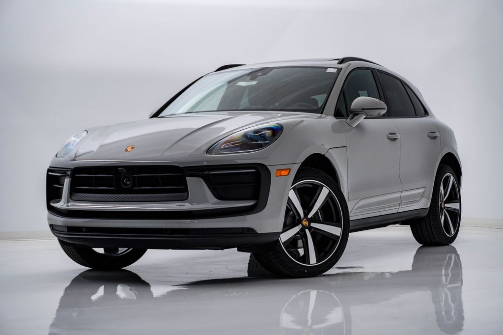 2026 PORSCHE Macan