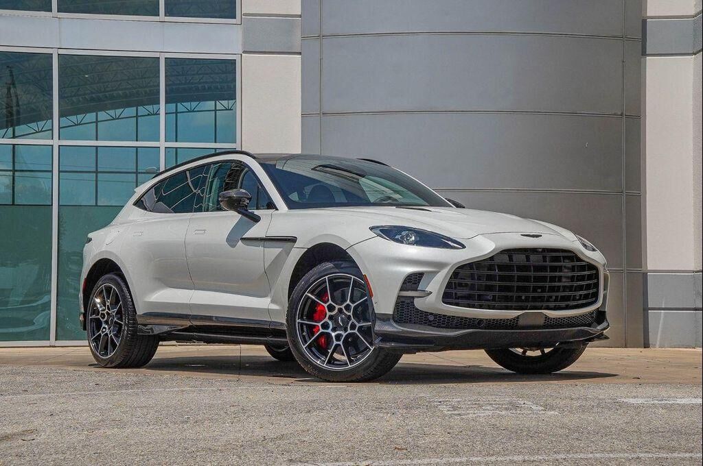 2025 Aston Martin DBX