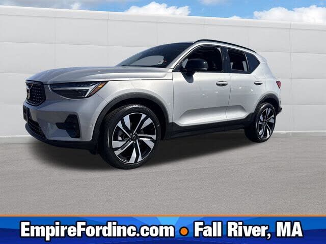 2023 VOLVO XC40