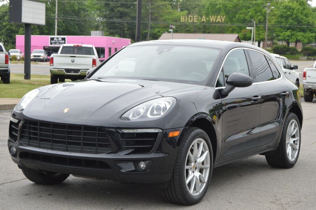 2017 PORSCHE Macan