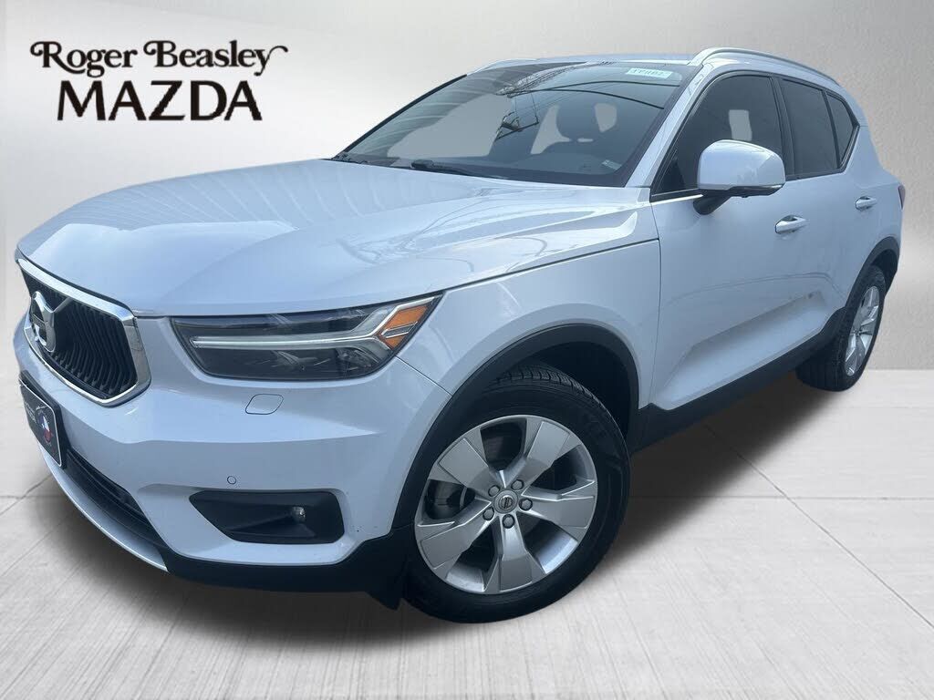 2022 VOLVO XC40