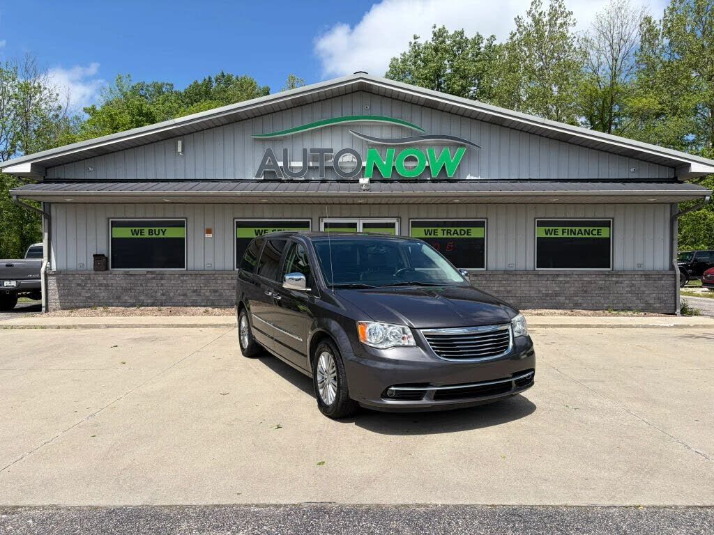 2016 CHRYSLER Town and Country