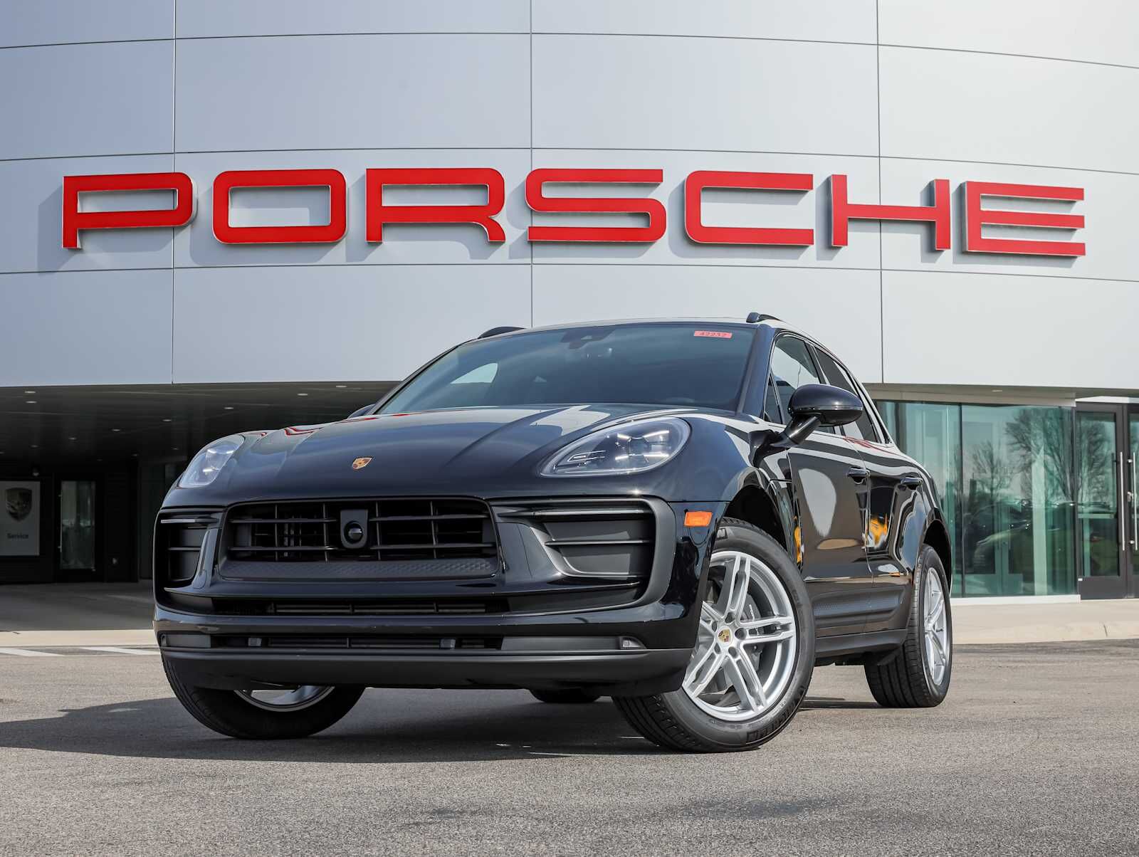 2026 PORSCHE Macan