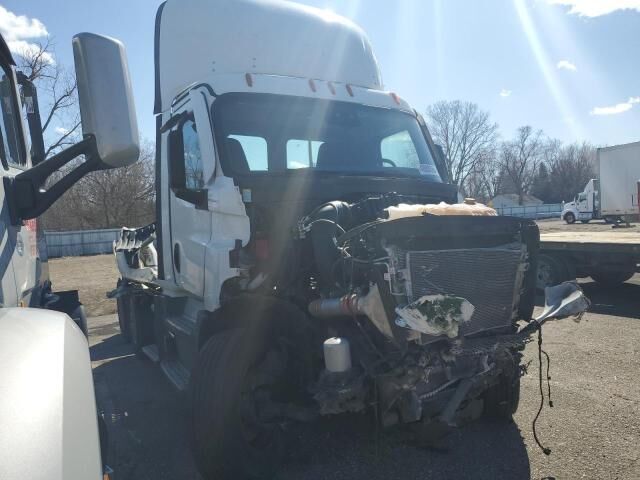 2024 FREIGHTLINER Cascadia