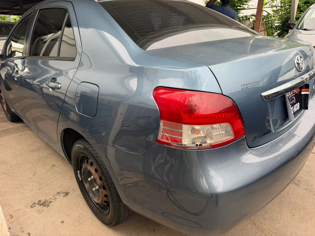 2012 TOYOTA Yaris