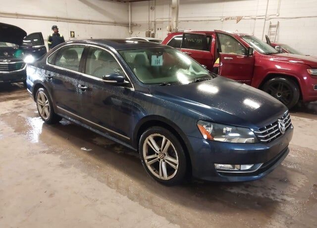 2013 VOLKSWAGEN Passat