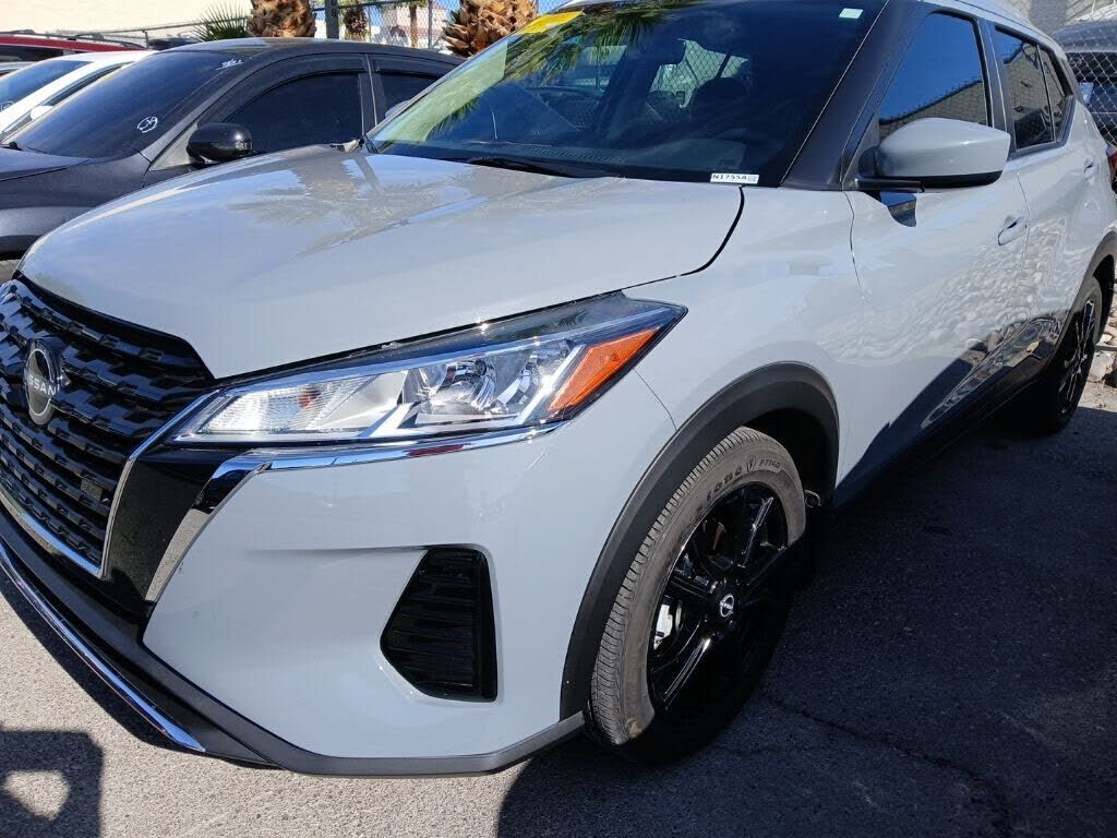 2024 NISSAN Kicks