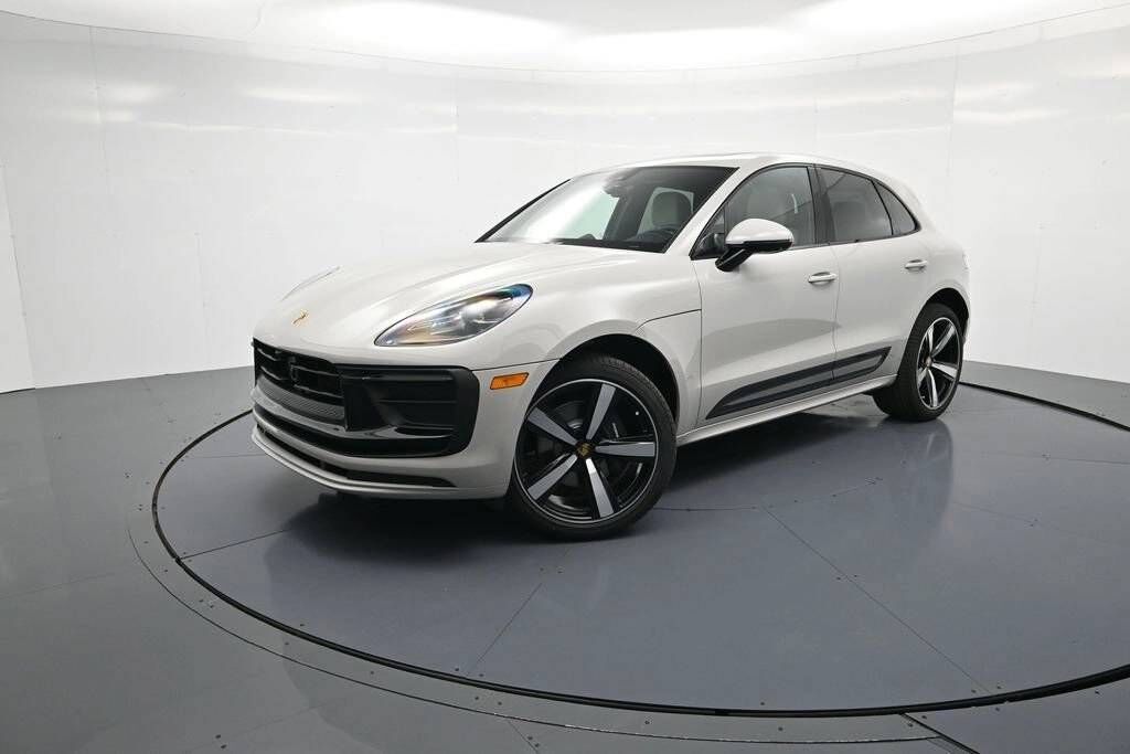 2026 PORSCHE Macan