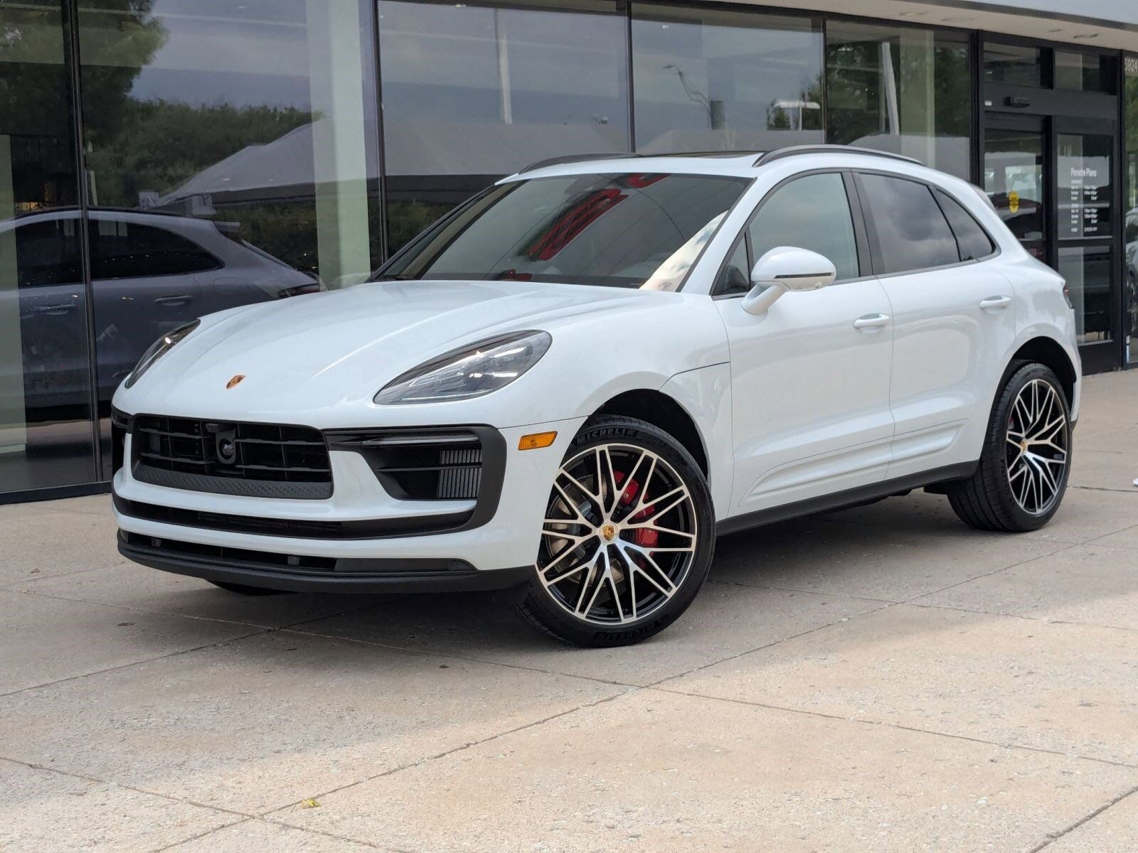 2026 PORSCHE Macan