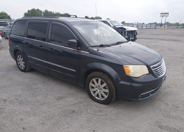 2014 CHRYSLER Town and Country