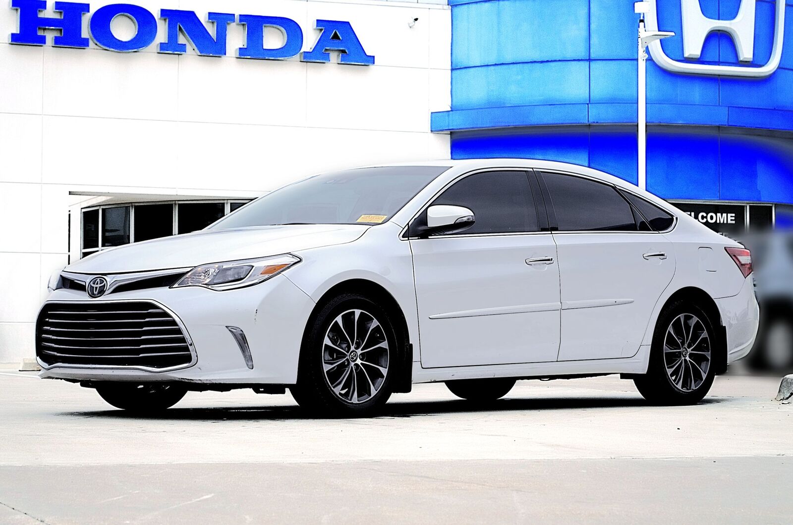 2017 TOYOTA Avalon