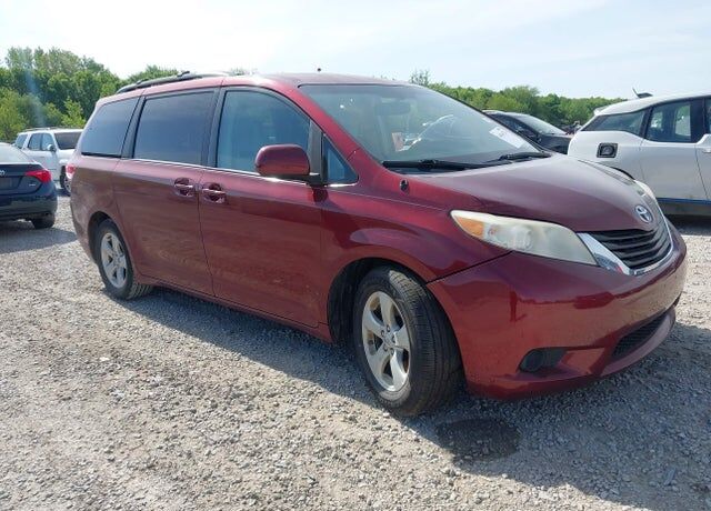 2011 TOYOTA Sienna