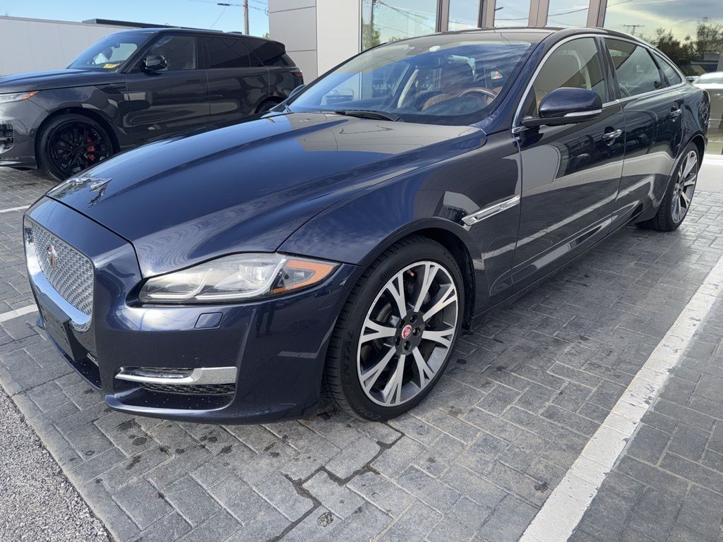2017 JAGUAR XJ