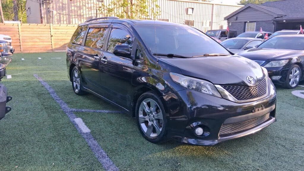 2014 TOYOTA Sienna