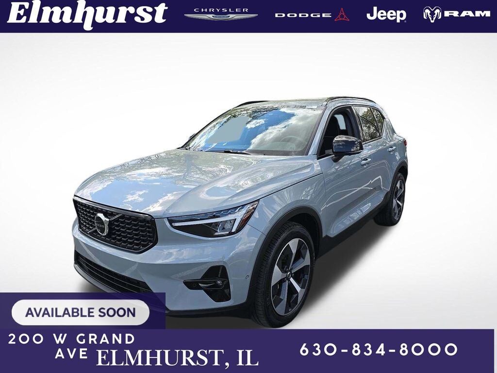 2025 VOLVO XC40