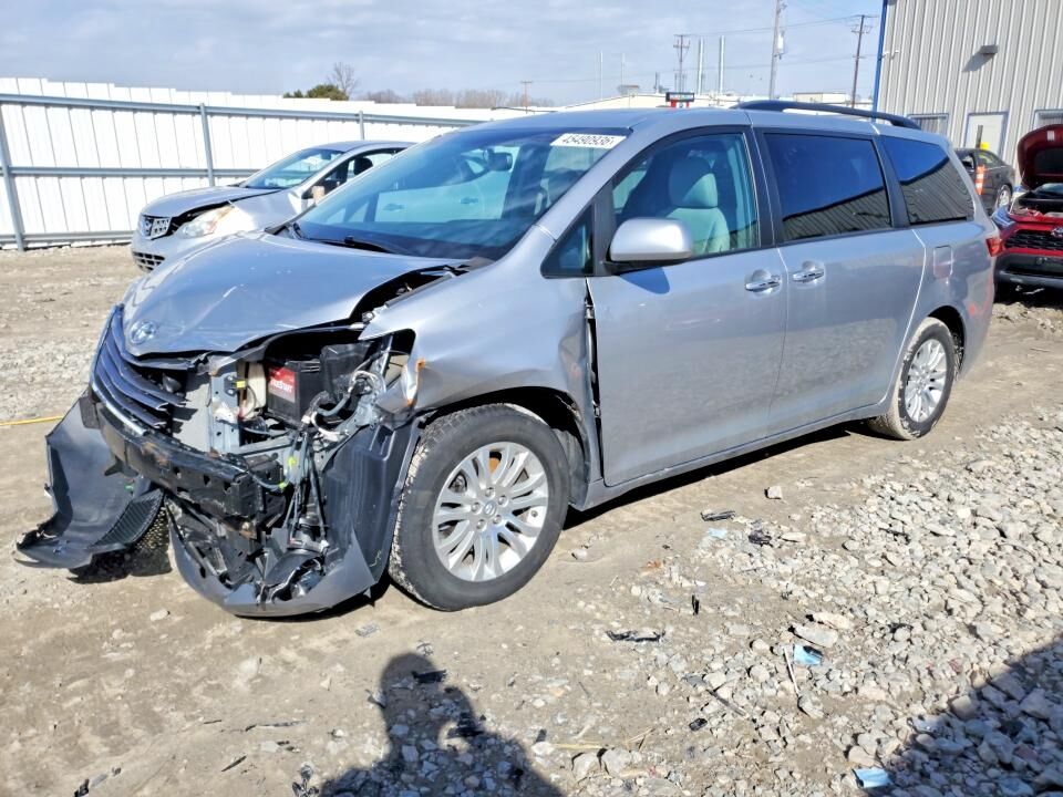 2017 TOYOTA Sienna