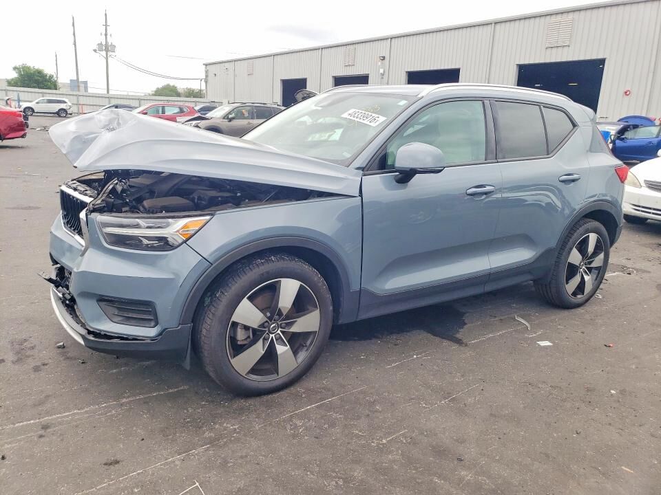 2020 VOLVO XC40