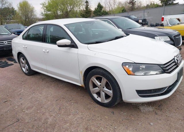 2013 VOLKSWAGEN Passat