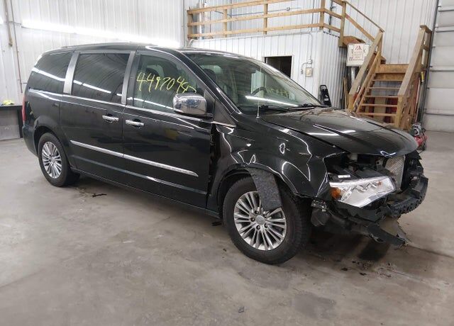 2013 CHRYSLER Town and Country
