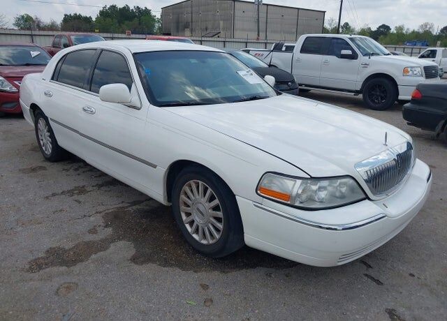 2004 LINCOLN Town Car