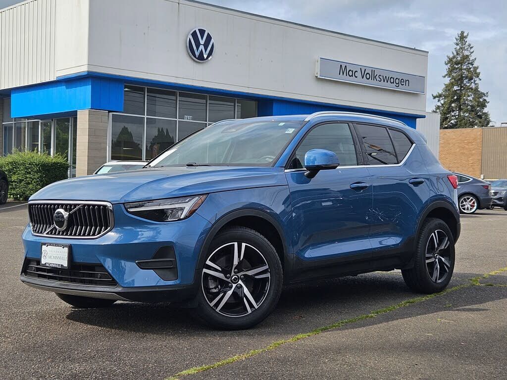 2024 VOLVO XC40