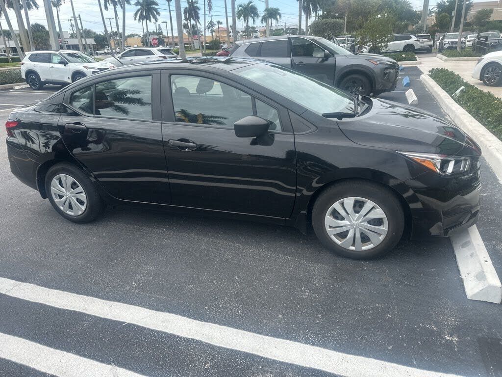 2023 NISSAN Versa