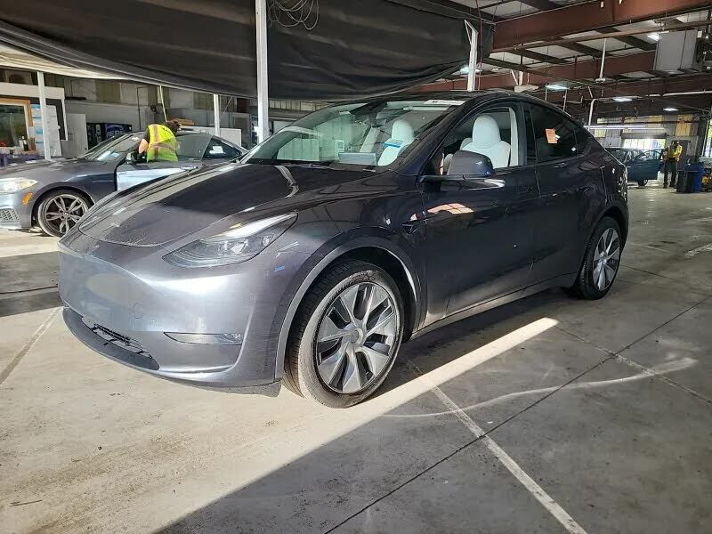 2024 TESLA Model Y