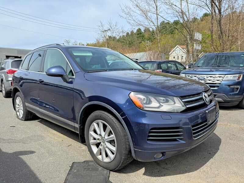 2013 VOLKSWAGEN Touareg