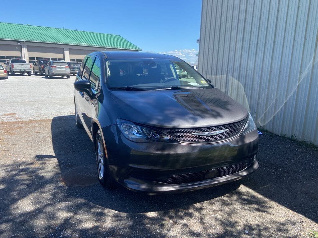 2023 CHRYSLER Voyager