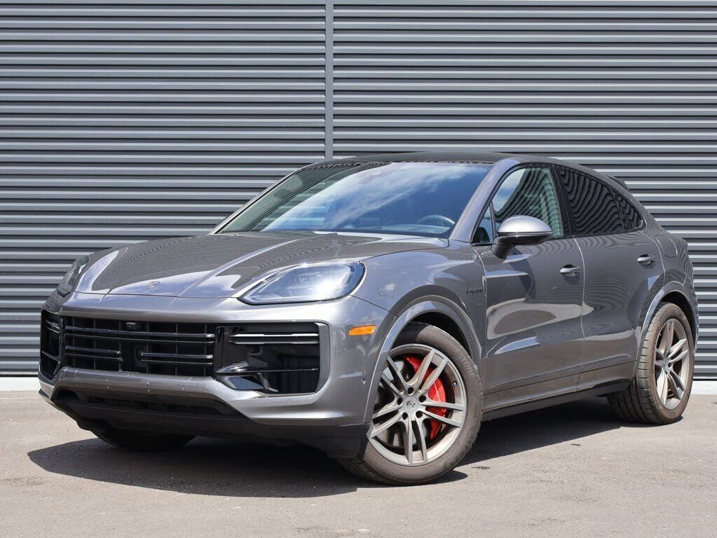2025 PORSCHE Cayenne