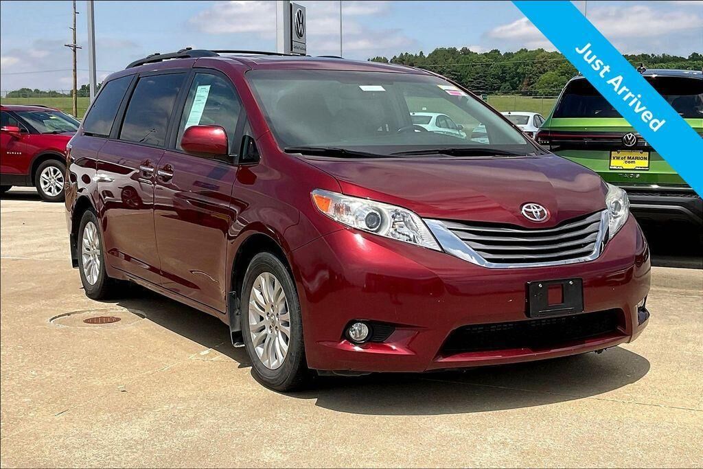 2017 TOYOTA Sienna